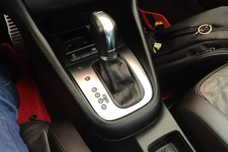 Used Volkswagen Golf 2012 1.4TSI Luxury Convertible Edition Gear Lever
