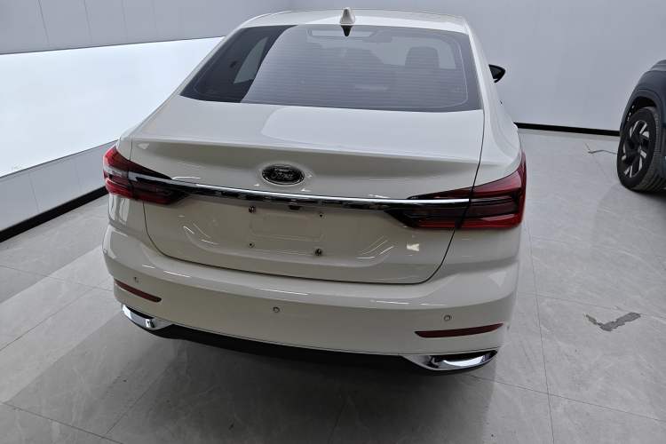 Used Ford Escort 2021 1.5L Automatic Diamond Edition
