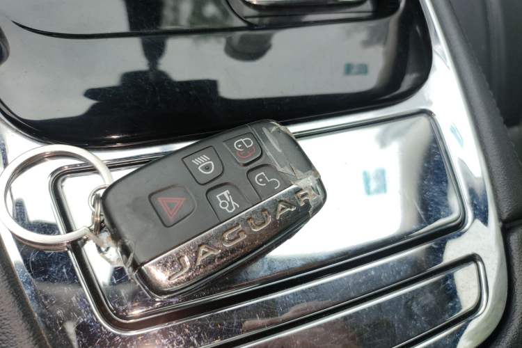 Used Jaguar XJ 2014 XJL 3.0 SC Four-Wheel Drive Panoramic Business Edition Vehicle Key