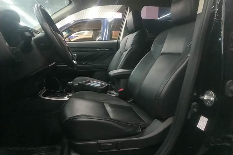 Used Mitsubishi Outlander 2019 2.0L Two-Wheel Drive Comfort Edition 5 Seats China V Standard Left Front Seat