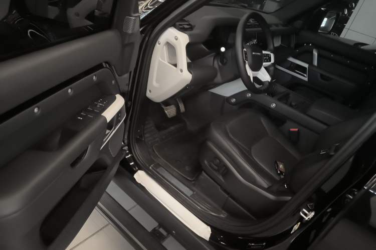 Used Land Rover Defender 2024 110 3.0T P400 X-DYNAMIC HSE
