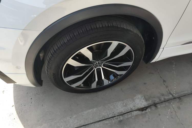 Used Volkswagen Tiguan L 2021 330TSI Automatic Two-Wheel Drive R-Line Enhanced Edition