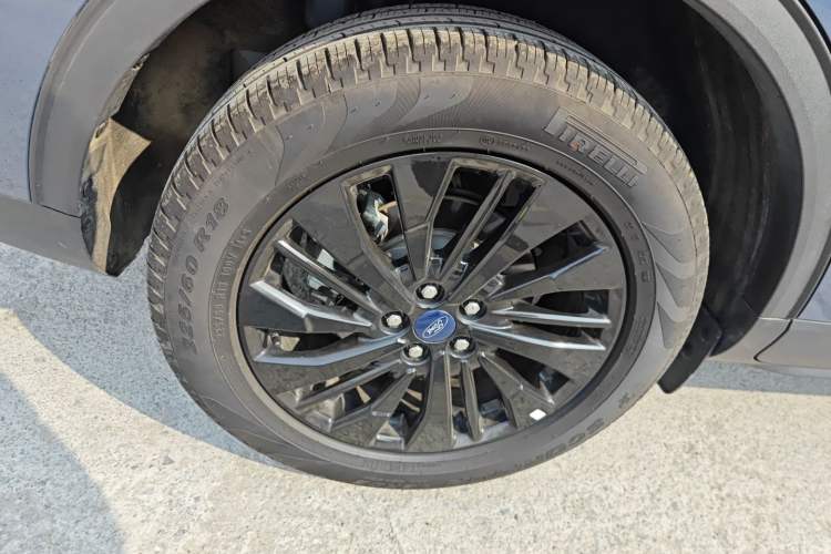 Used Ford Escape 2024 EcoBoost 245 Two-Wheel-Drive Titanium Edition Right Rear Wheel Hub