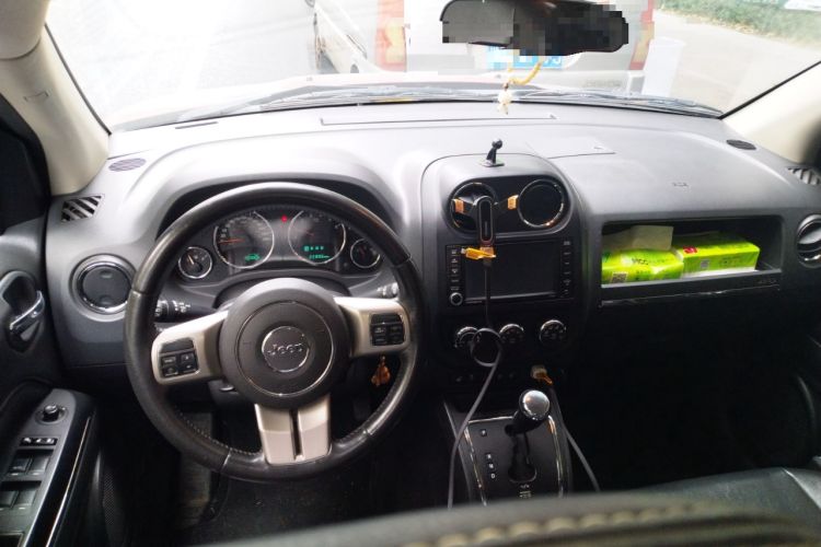 Used Jeep Compass 2012 2.4L four-wheel drive luxury version
