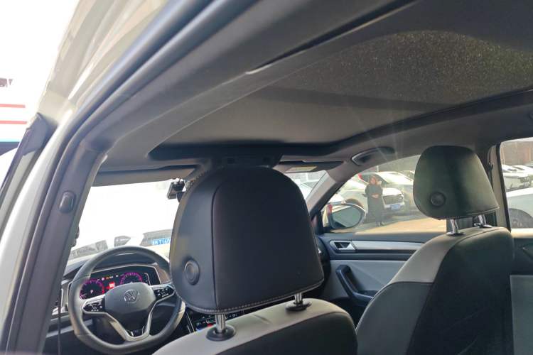 Used Volkswagen T-ROC 2025 300TSI DSG Two-Wheel Drive Chen Guang Edition