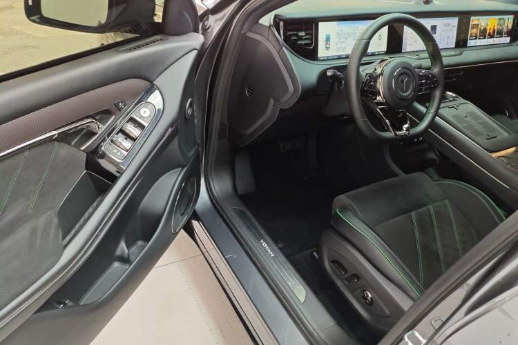 Used VOYAH FREE 2025 318 259 km All-Wheel-Drive Exploration Edition