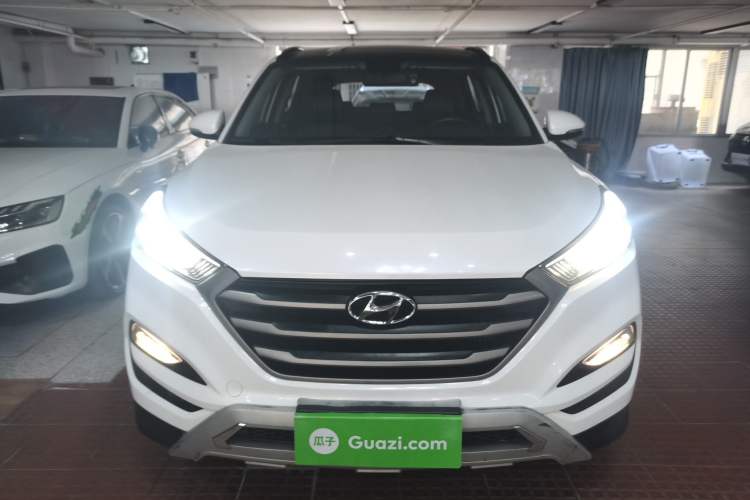 Used Hyundai Tucson 2018 1.6T Dual-Clutch Two-Wheel Drive 15th Anniversary Special Edition
