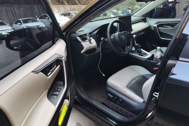 Used Toyota Wildlander 2020 2.0L CVT 4x4 Luxury Edition
