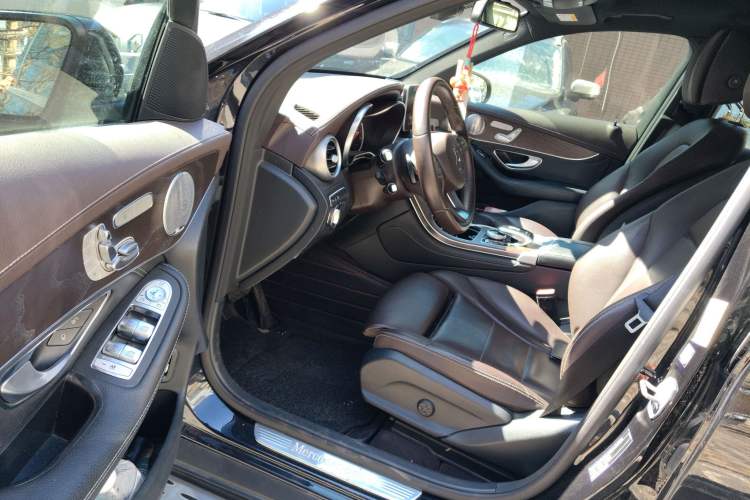 Used Mercedes-Benz GLC 2019 GLC 300 L 4MATIC Dynamic Model
