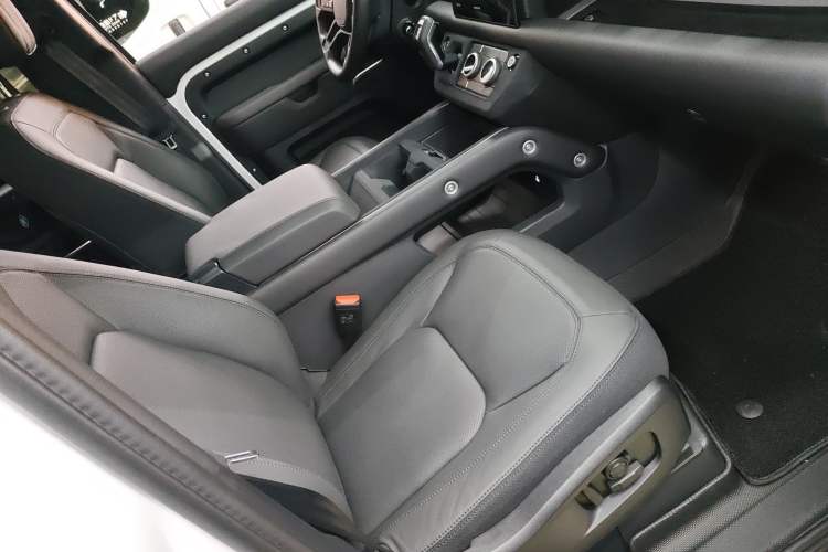 Used Land Rover Defender 2025 110 3.0T P400 – Dynamic HSE