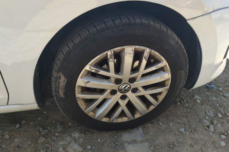 Used Volkswagen Santana 2013 1.6L Automatic Luxury Edition Right Front Wheel Hub
