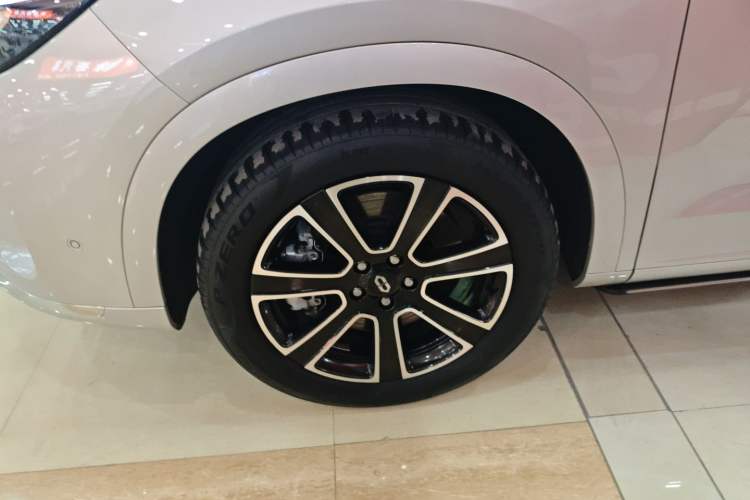 Used Hima AITO M7 2024 1.5T Intelligent Driving All-Wheel Drive Pro Version 5 Seats Ternary Lithium Battery
