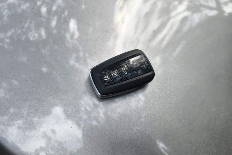 Used Toyota Avalon 2019 Dual-Engine 2.5L Luxury Edition China VI Standard