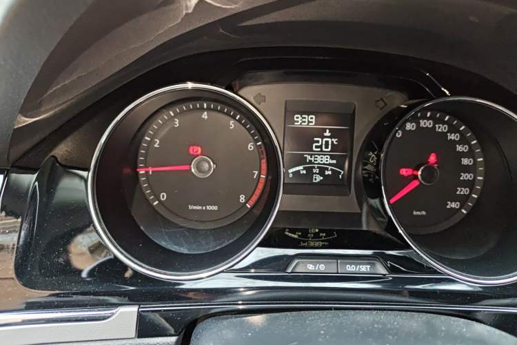 Used Volkswagen Bora 2015 Zhuihui Edition 1.6L Manual Comfort Model Odometer Close Up