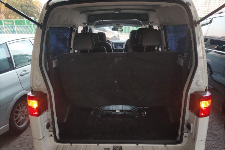 Used Jinbei Gold Hiace M Classic 2022 1.5L Engineering Lion Passenger Van 7 Seats