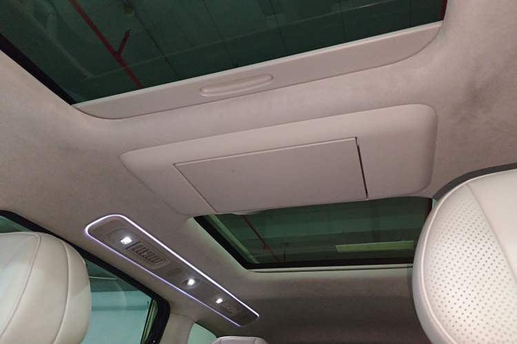 Used VOYAH Dream 2025 PHEV Four-Wheel-Drive Flagship Kunpeng Edition Headliner