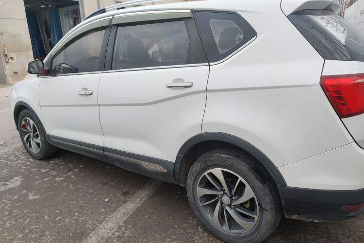 Used Baojun 560 2015 1.8L manual luxury version
