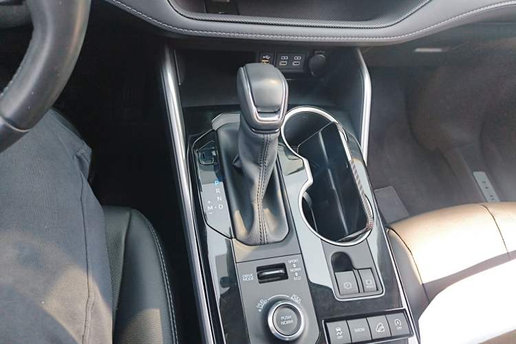 Used Toyota Highlander 2022 380T Four-Wheel Drive Prestige Edition 7-Seater Gear Lever