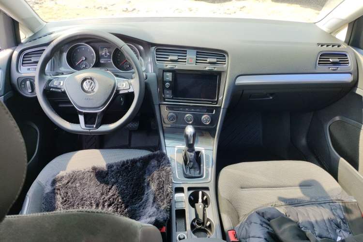 Used Volkswagen Golf 2019 280TSI DSG Comfort Version China VI Standard Center Console