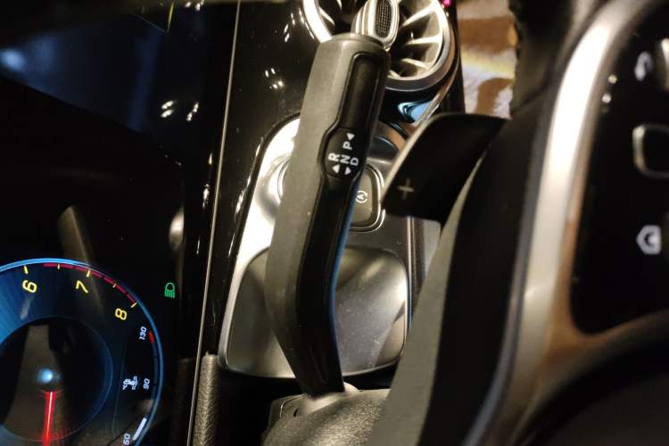 Used Mercedes-Benz GLB 2020 GLB 200 Stylish Edition Gear Lever