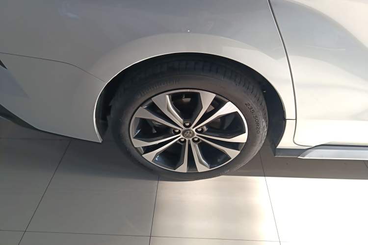 Used Toyota Granvia 2023 2.5L Hybrid Flagship VIP Edition
