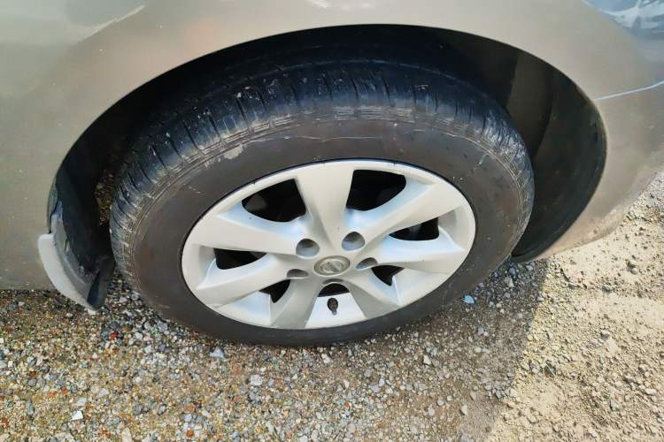 Used Nissan Tiida 2011 1.6L CVT Comfort Model Right Front Wheel Hub