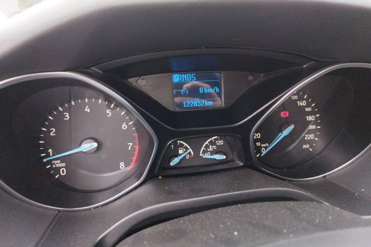 Used Ford Focus 2015 Hatchback EcoBoost 125 Automatic Supreme Style Edition Odometer Close Up