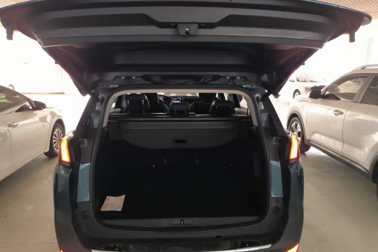 Used Peugeot 5008 2019 400THP 5-Seat Elite Edition Trunk