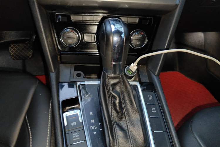 Used Volkswagen Lamando 2015 280TSI DSG Comfort Edition Gear Lever