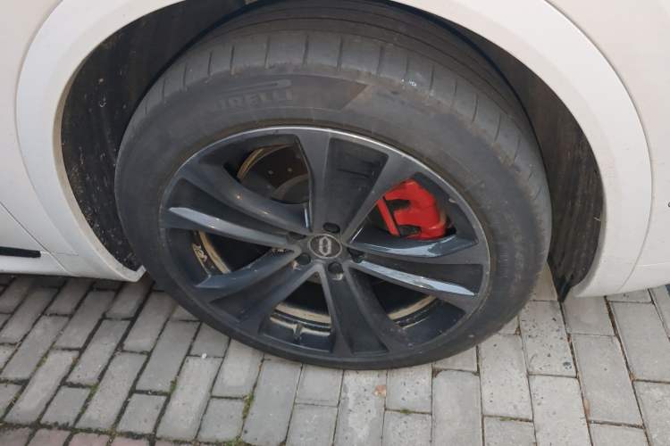 Used Hima AITO M8 2025 Extended-Range Max+ Version 53.4 kWh 6-Seater Edition Right Front Wheel Hub