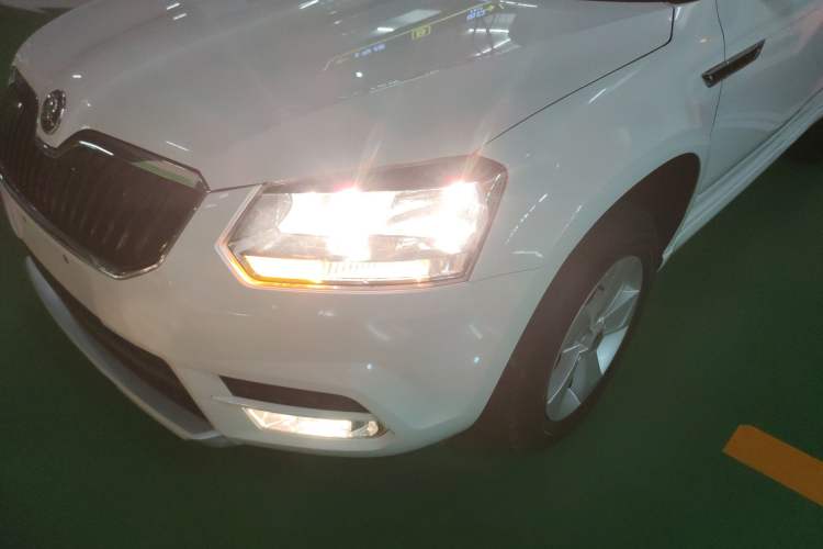 Used Skoda Yeti 2016 1.4TSI DSG Advanced Edition Left Front Headlight