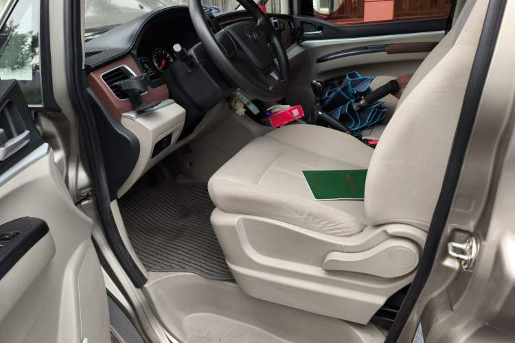 Used FORTHING Lingzhi 2018 M5L 2.0L 7-Seater Comfort Model Driver Seat