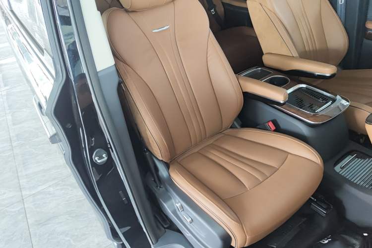 Used Hongqi HQ9 2023 2.0T Smart Connect Flagship Edition