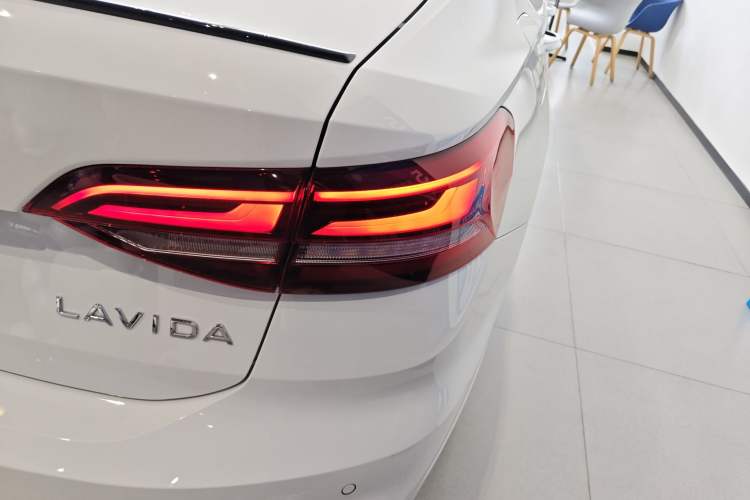 Used Volkswagen Lavida 2024 300TSI DSG Starry Sky Leading Edition Right Rear Taillight