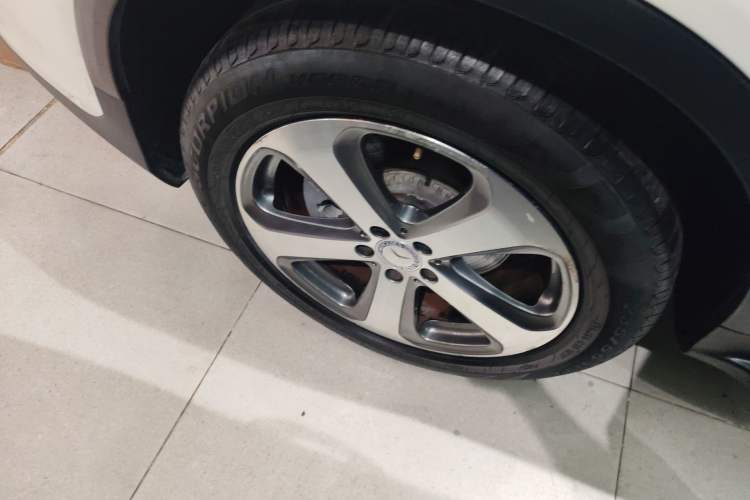 Used Mercedes-Benz GLC 2017 GLC 260 4MATIC Luxury Model Exterior 5