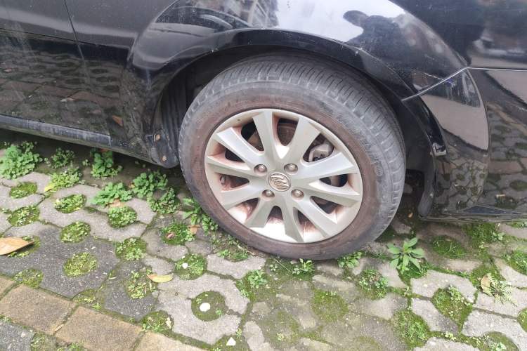 Used Buick Excelle 2013 1.5L Automatic Luxury Model Right Front Wheel Hub