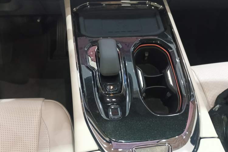 Used Zeekr 009 2024 7-Seater Aisle Version 108 kWh Gear Lever