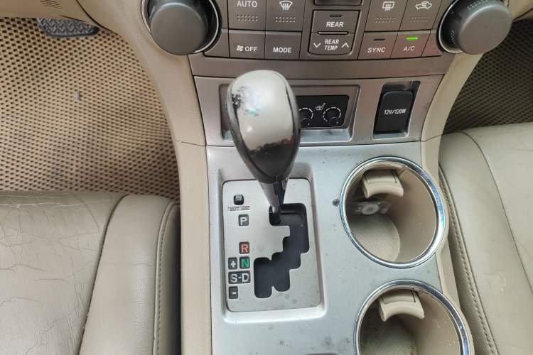 Used Toyota Highlander 2011 2.7L Two-Wheel Drive 7-Seater Luxury Edition
