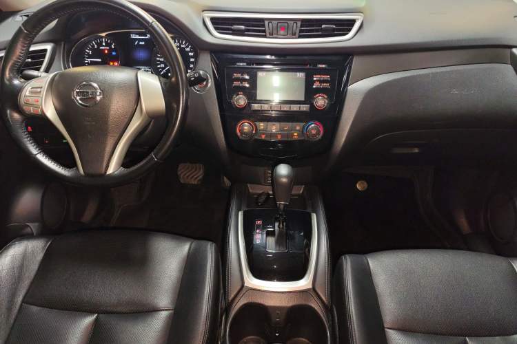 Used Nissan X-Trail 2016 2.0L CVT Smart Enjoyment Version 4WD
