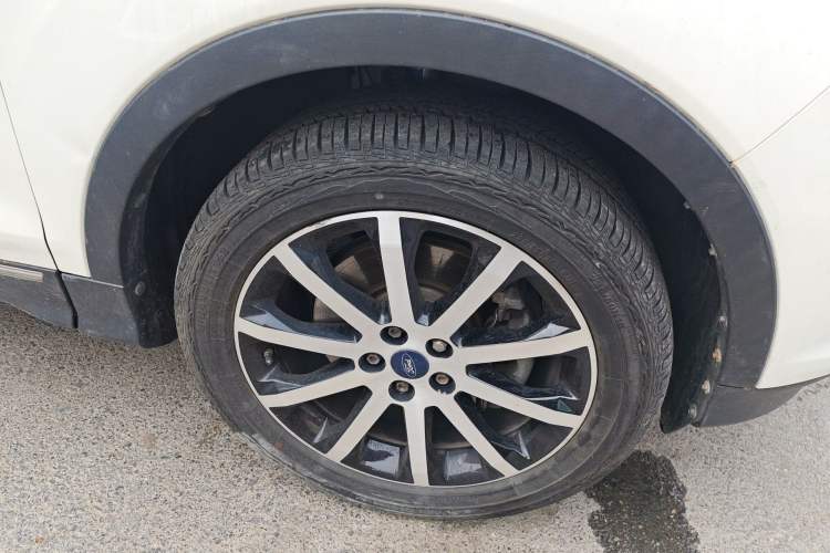 Used Ford Kuga 2013 1.6L GTDi 4x4 Elite Model Right Front Wheel Hub