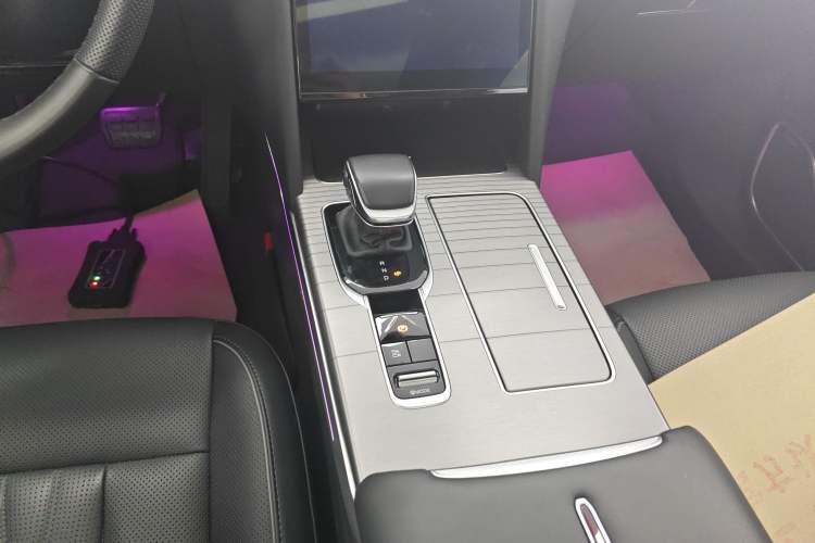 Used Hongqi HS7 PHEV 2024 2.0T PHEV Four-Wheel Drive Flagship Edition 6 Seats Gear Lever