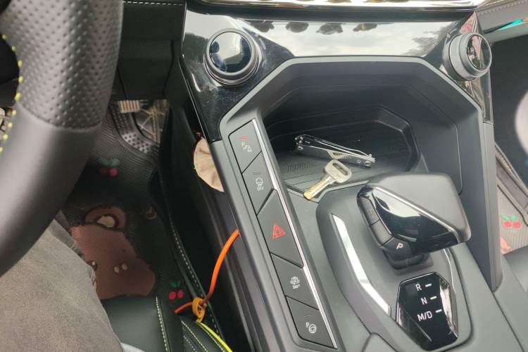 Used Lynk & Co 06 2023 Remix 1.5T Dynamic Halo Gear Lever