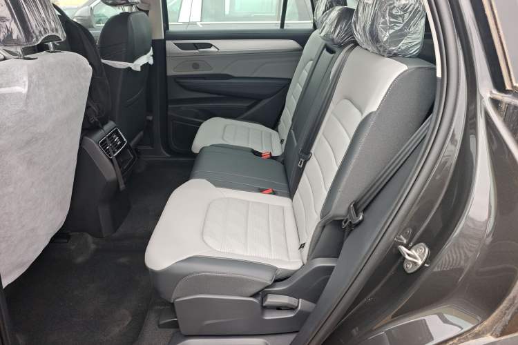 Used Volkswagen Tavendor 2026 Model 330TSI Luxury Journey—Shared Enjoyment Edition Left Rear Seat