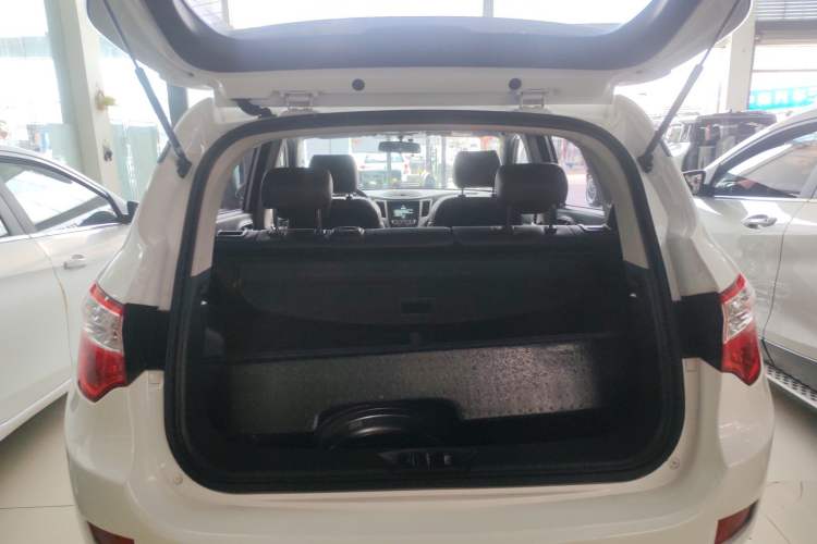 Used CHANGAN CS35 2016 1.6L Automatic Luxury Model China IV Standard Trunk