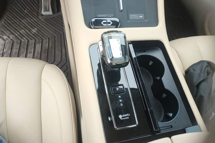 Used Hima AITO M7 2024 1.5T Intelligent Drive Rear-Drive Ultra Version 5 Seats Gear Lever