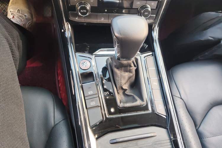 Used Volkswagen Phideon 2019 380TSI Two-Wheel Drive Business Edition China VI Standard
