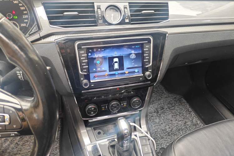 Used Volkswagen Passat 2016 280TSI DSG Prestige Edition Audio And AC Panel