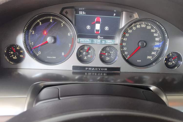 Used Volkswagen Phaeton 2011 3.6L V6 5-Seater Extended Comfort Version
