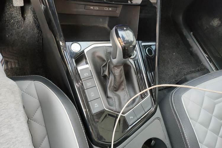 Used Volkswagen Tayron 2023 300TSI Two-Wheel-Drive Luxury Plus Advanced Edition Gear Lever