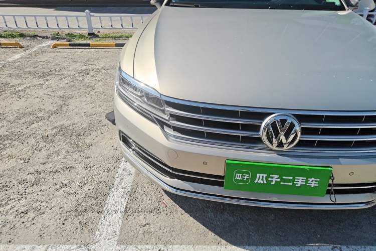 Used Volkswagen Phideon 2018 Revised Version 380TSI Two-Wheel Drive Business Edition Right Front Headlight